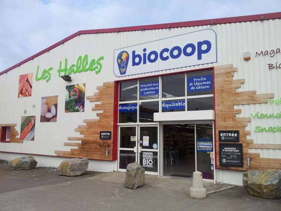 Photo de Biocoop Les Halles, membre de Bout à Bout, réseau de réemploi des bouteilles en verre en Pays de la Loire